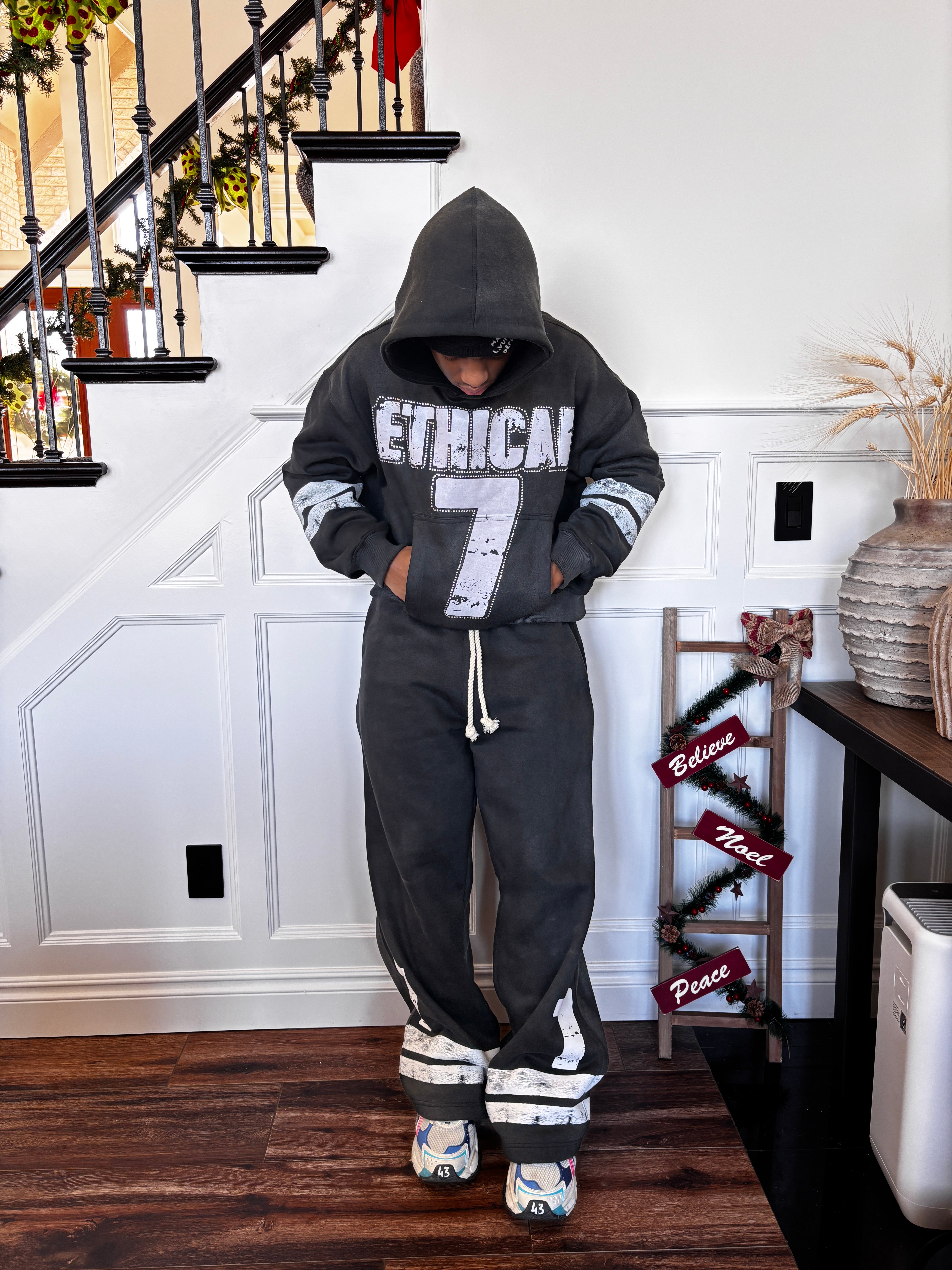Black "7" Set
