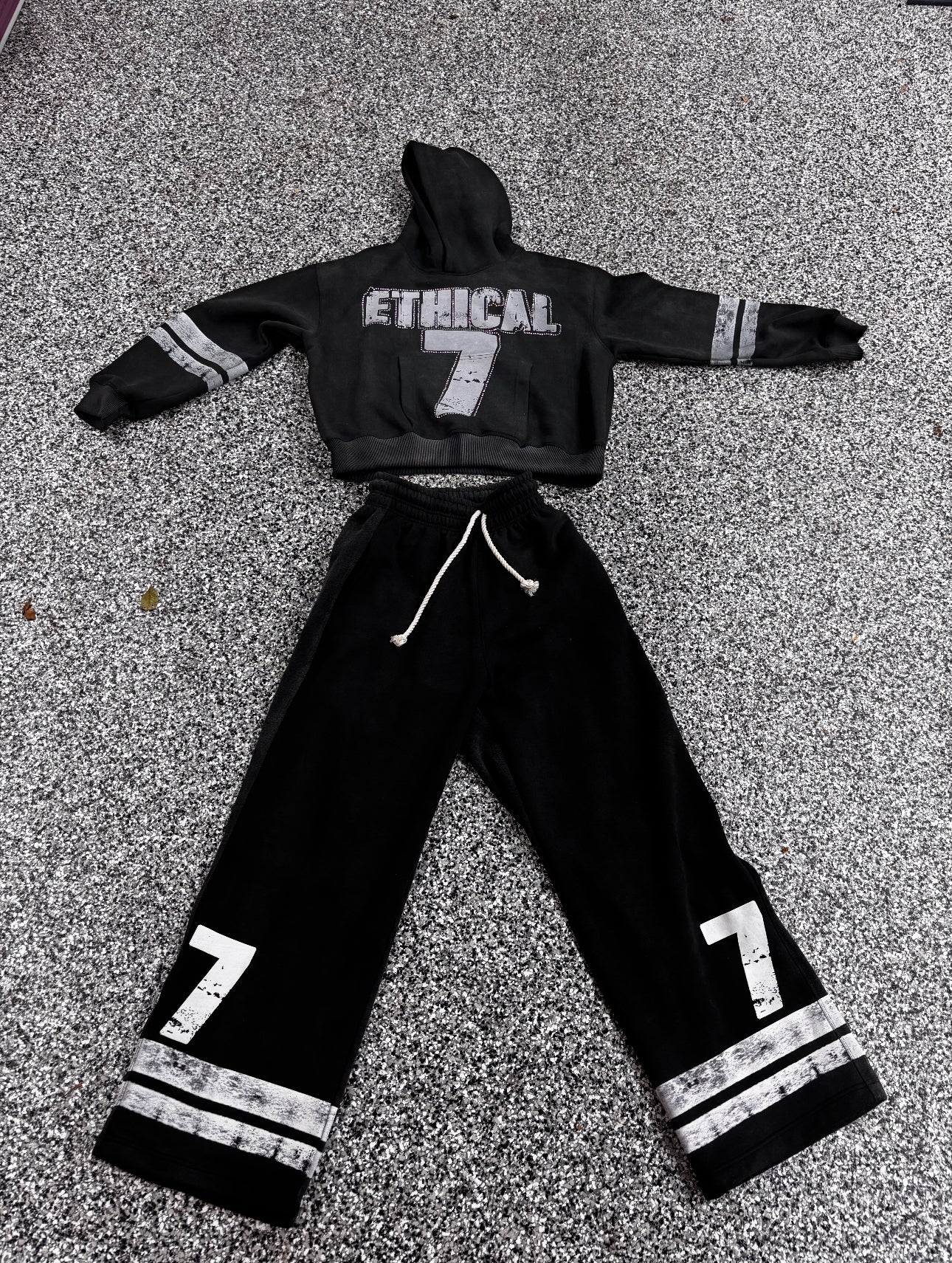 Black "7" Set